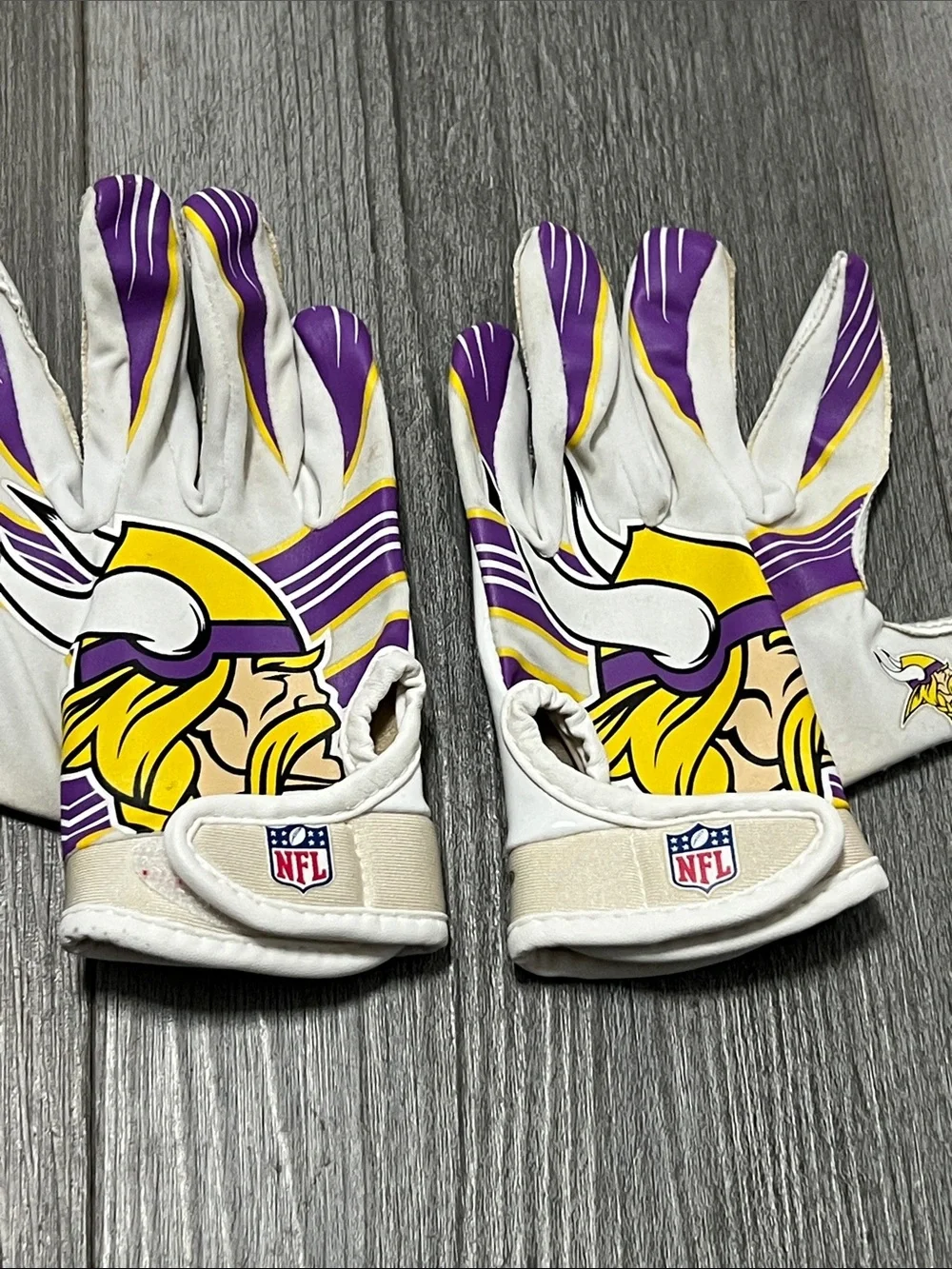 Franklin kids Minnesota Vikings football gloves- size XS